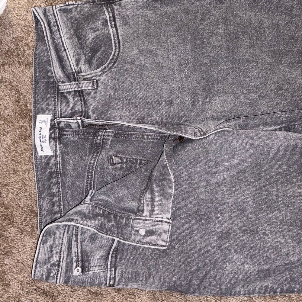 Women’s the mom high rise Abercrombie jeans, size 31